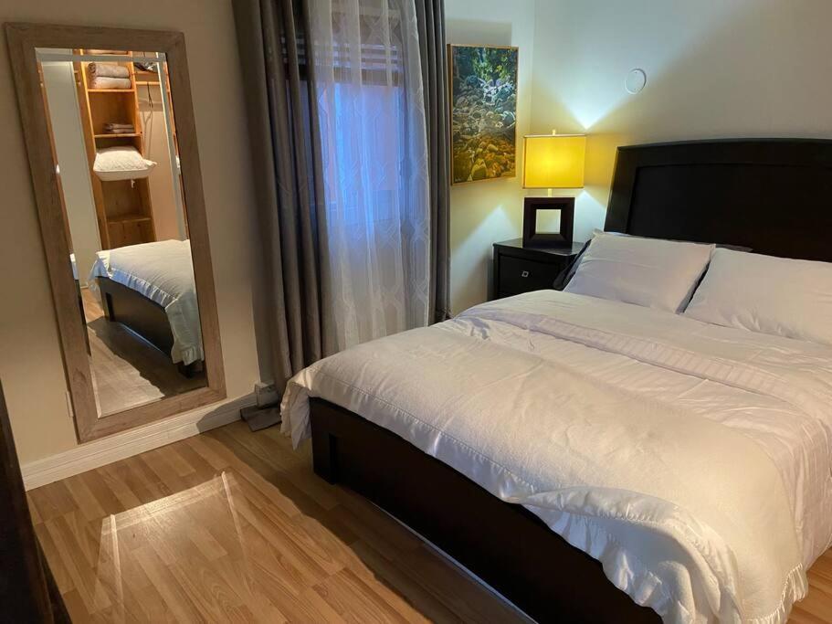 Adorable 2-Bedroom Guesthouse With Free Parking Victoria Buitenkant foto